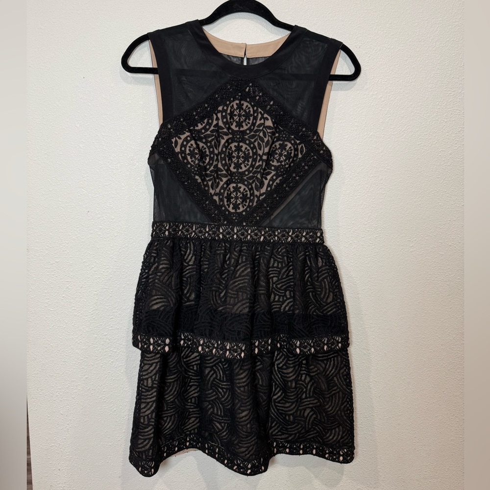 BCBG MAXAZRIA “Joselyn” Black Lace Mesh Cocktail Dress Size 6 NWT $368 - Picture 2 of 15